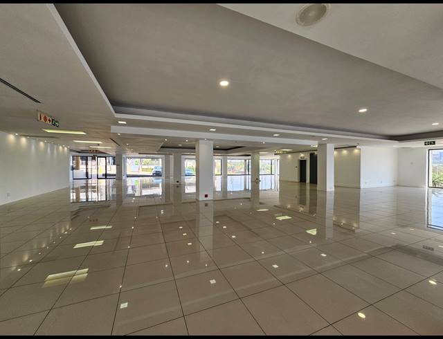 805M² SHOWROOM TO LET IN KRAMERVILLE